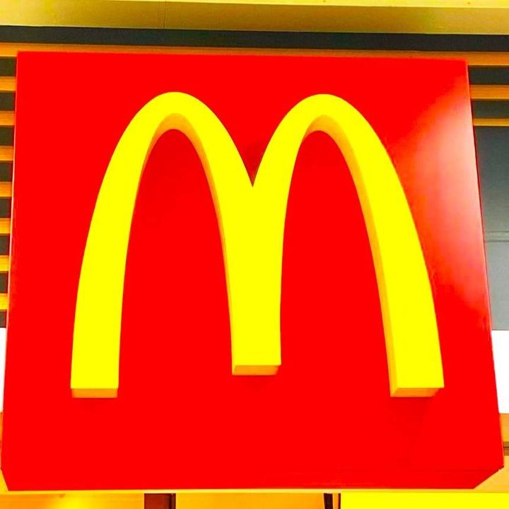 マクドナルドの看板
