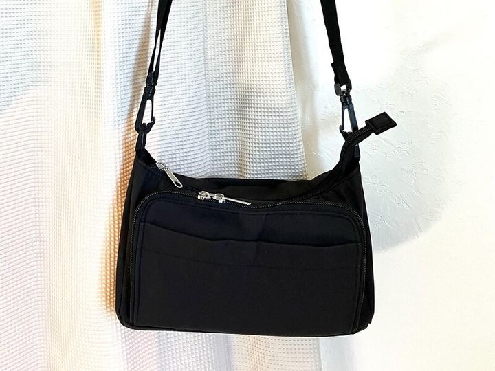 ワークマン「高撥水Dayライフショルダーポーチ」は財布用のポケットが付いている