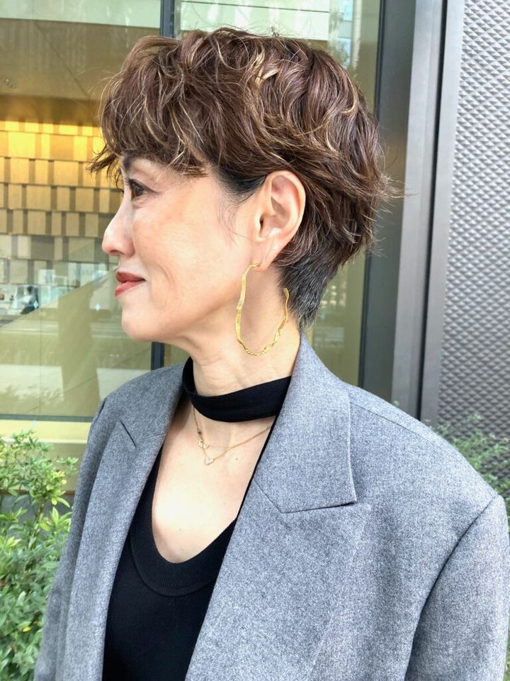 須賀さおりさん__大ぶりフープーピアス。エックレスはデイリーにつけているものをこの日もお供に。