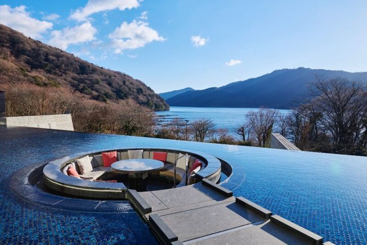 水盤テラス／箱根・芦ノ湖温泉リゾート「はなをり」
