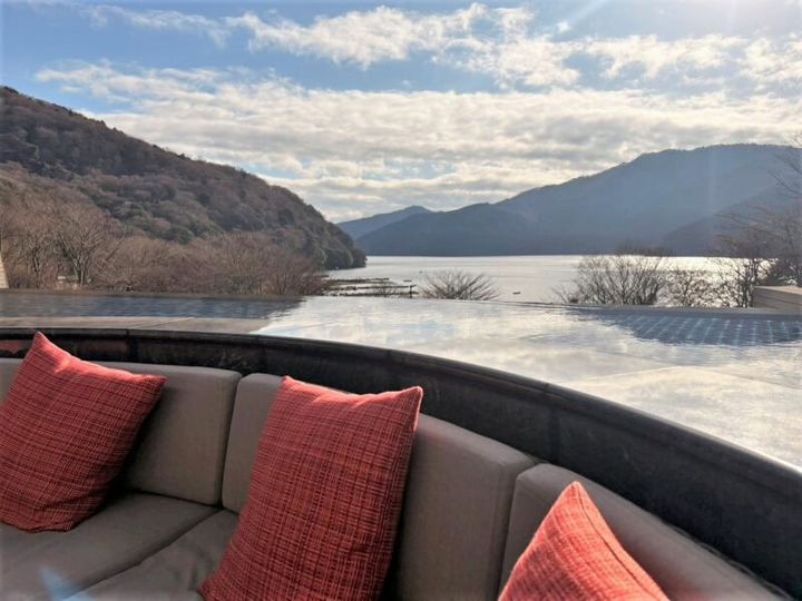 水盤テラスからの眺め／箱根・芦ノ湖温泉リゾート「はなをり」