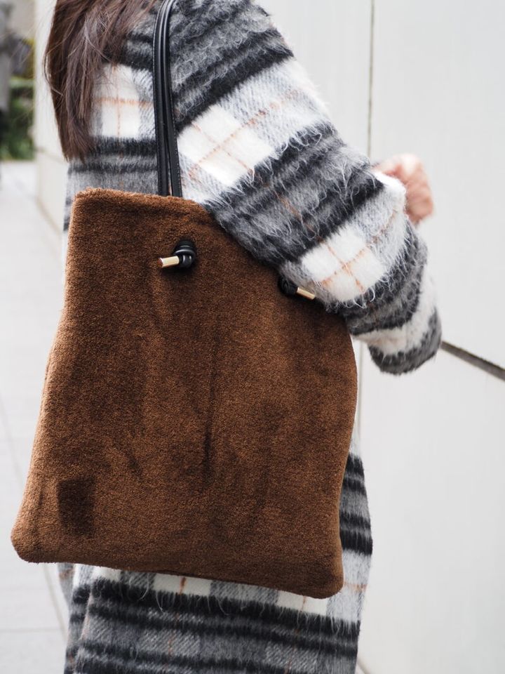 ブラウンのトートバッグ