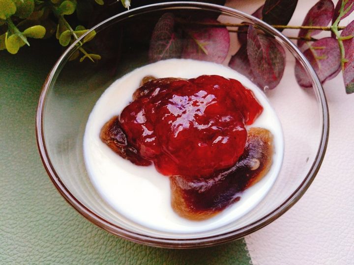 和食後のデザートにツルっと入ってくる。豆乳いちご黒糖わらび餅