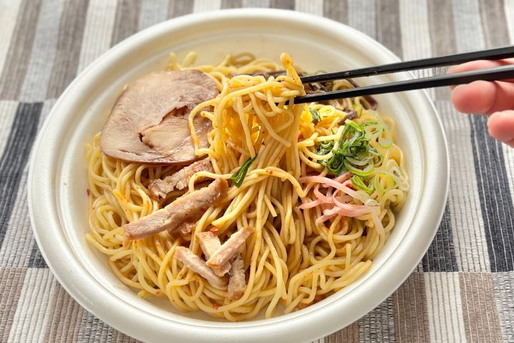 やみつきになるこってり具合【ファミマ】に旨辛の“町中華”の味が登場中