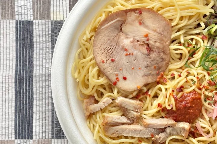 やみつきになるこってり具合【ファミマ】に旨辛の“町中華”の味が登場中