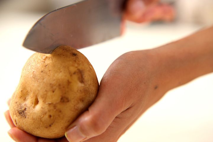 卵とソーセージのとろーりポテトグラタンの下準備1