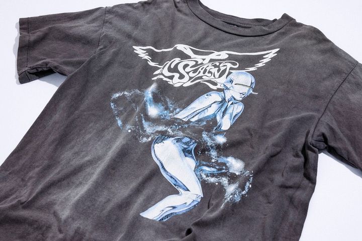 THE JET BOY BANGERZのHINATAはSAINT Mxxxxxx×空山基のグラフィックTシャツのTシャツがお気に入り！