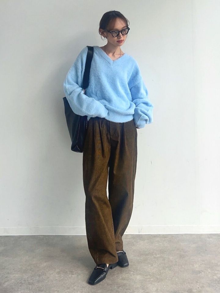 ブルーシャギーニットコーデ