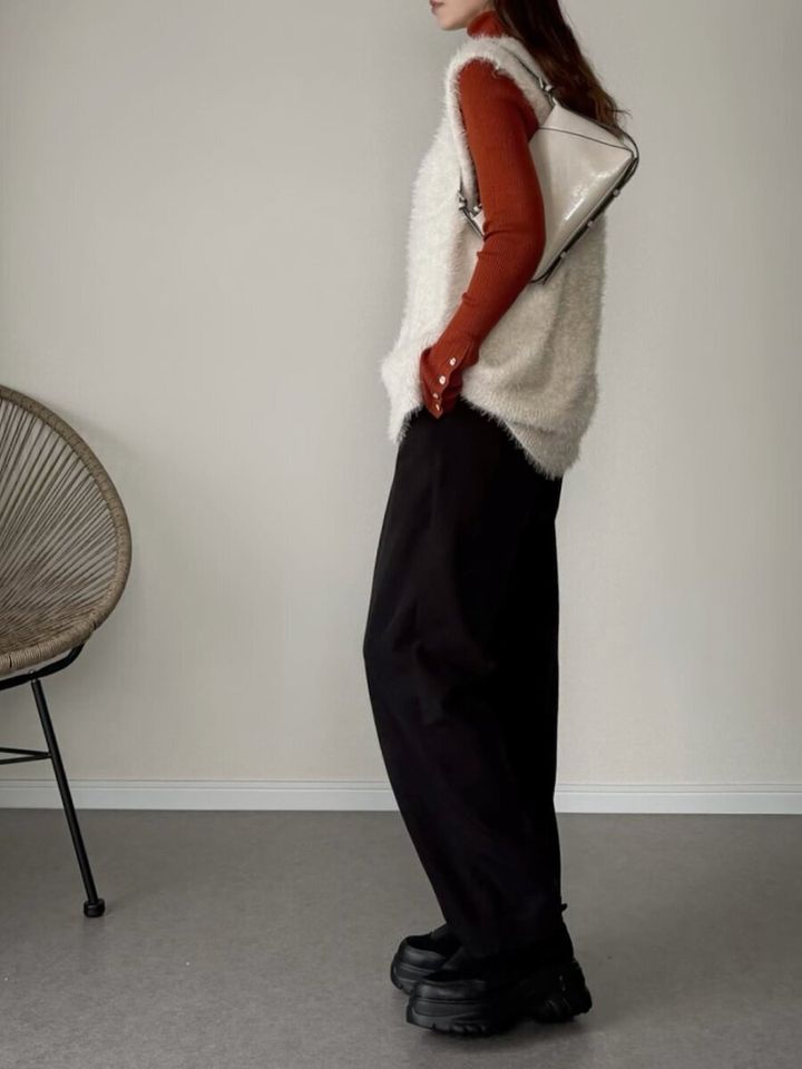 オレンジニットシャギーベストコーデ