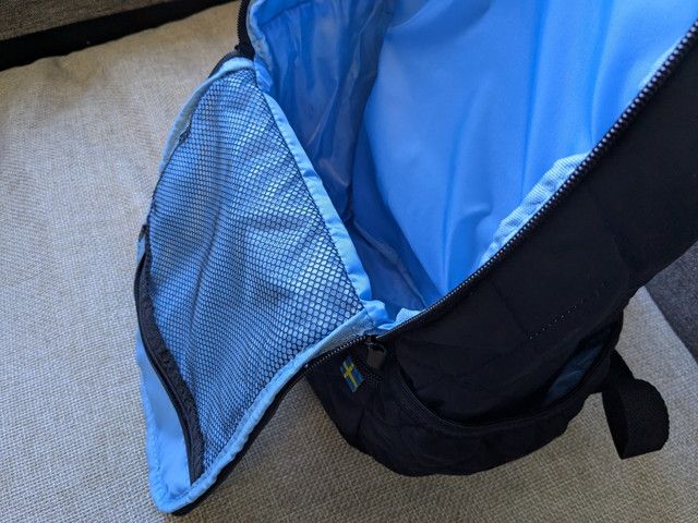 mozキルティングバックパックの内側とメッシュポケット