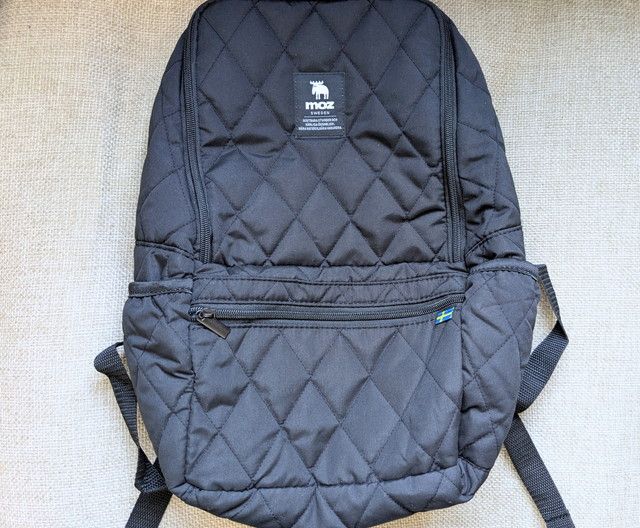 mozキルティングバックパックの正面全体