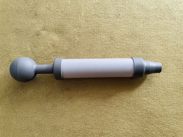 ダイソー ペチャンコポンプ スリムで収納しやすい