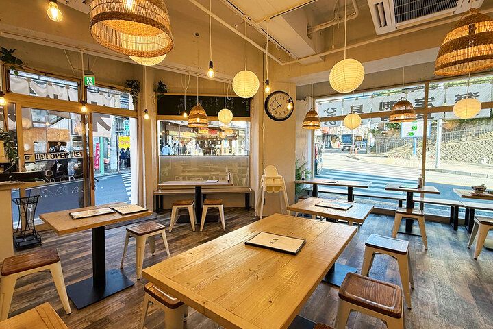 熱海駅５分の場所にオープン♪ カフェのようにくつろげる「米と魚」で気軽にひとり海鮮丼ランチ