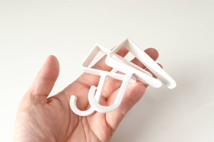 ダイソーのnoma 吊り戸棚用フック（2個）のビジュアル