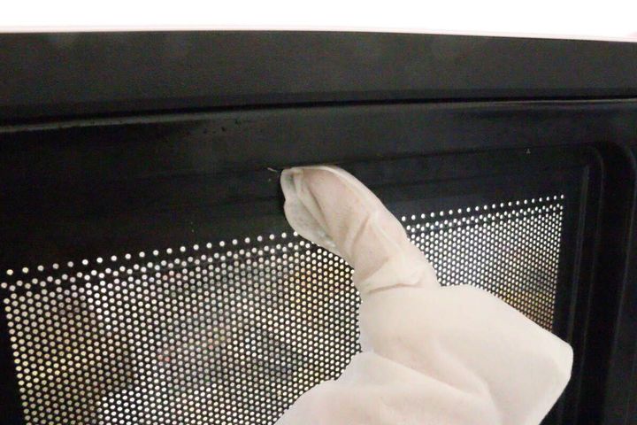 ダイソーの除菌ができる お掃除用 ウェット手袋は溝の掃除がしやすい