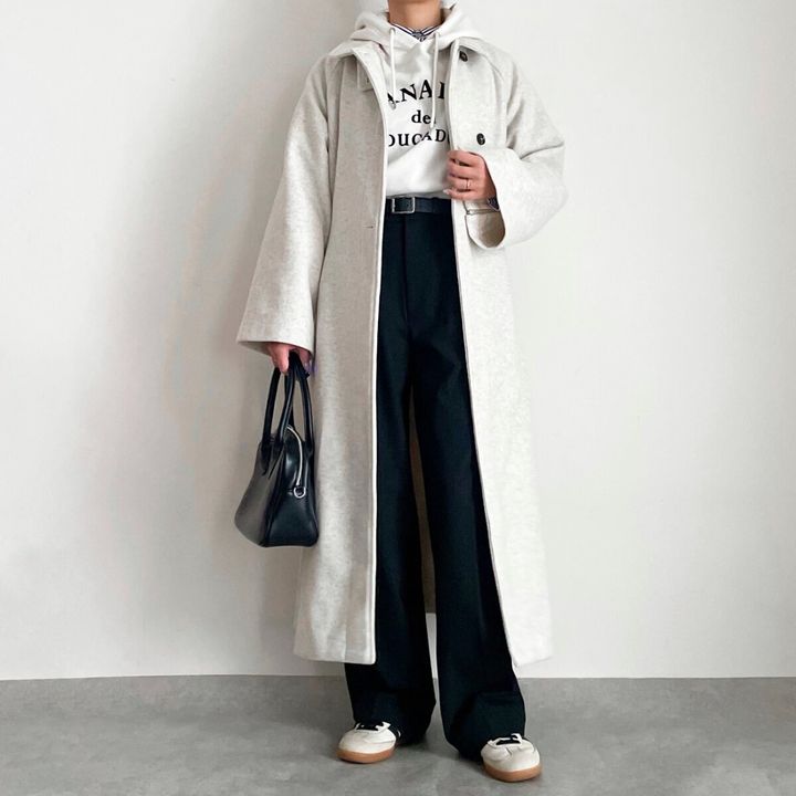 ユニクロタックワイドパンツ BLACK パーカーコーデ