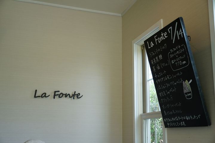 その日のメニューが書かれている手書きの看板