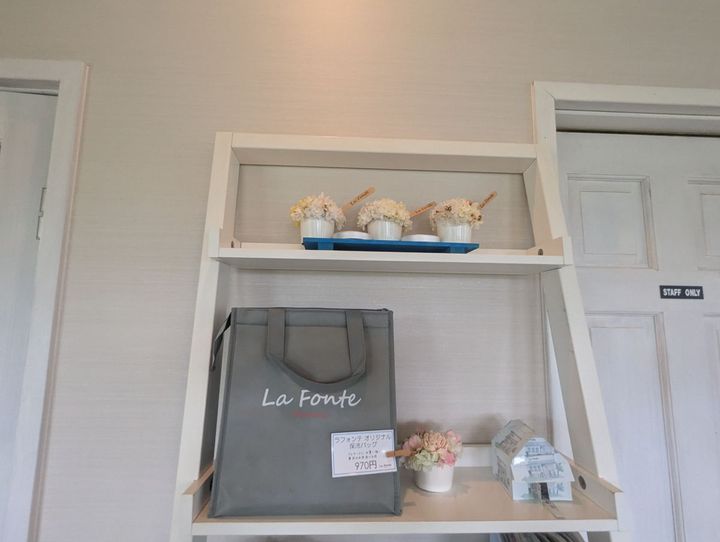 店名の入った保冷バッグは シンプルかつおしゃれなデザイン