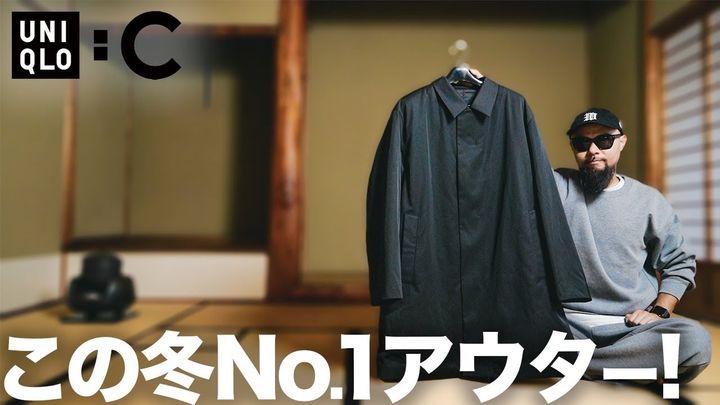ユニクロCの「パフテックハーフコート」を紹介する男性