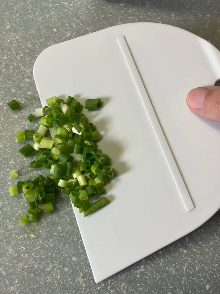 DAISO(ダイソー)：キッチンスクレーパー