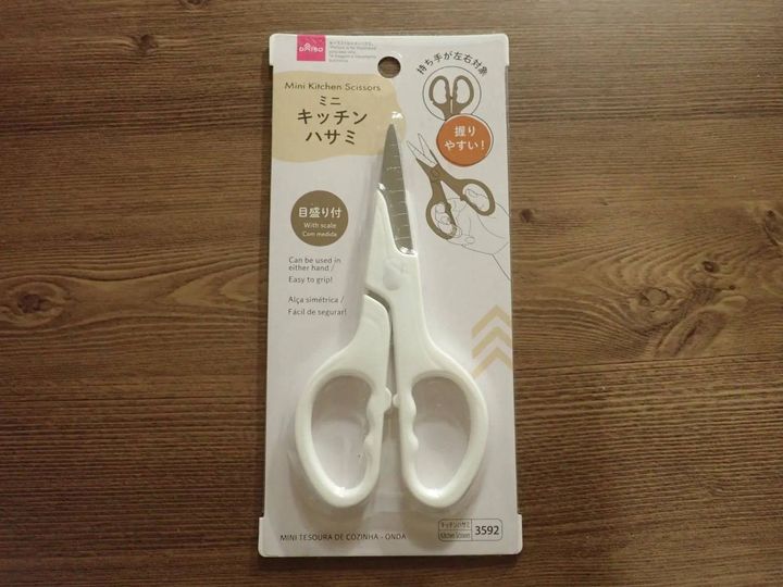 DAISO(ダイソー)：ミニキッチンハサミ(wavy)