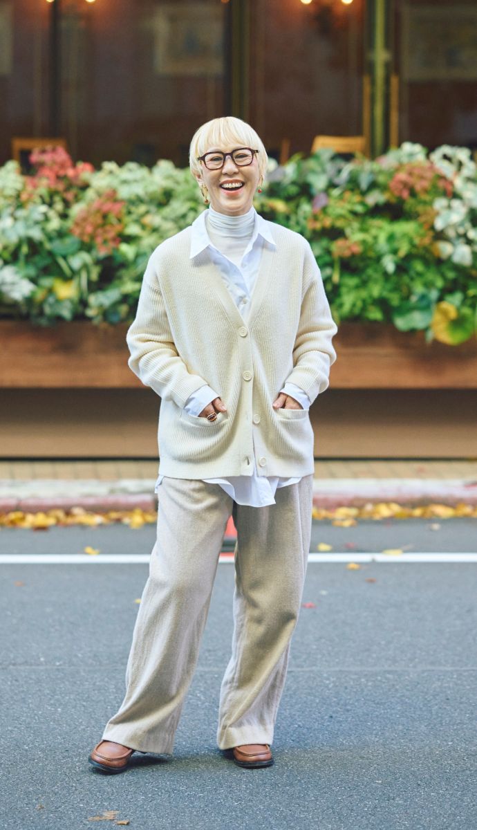 質感の違うアイテムを合わせたホワイトコーデ