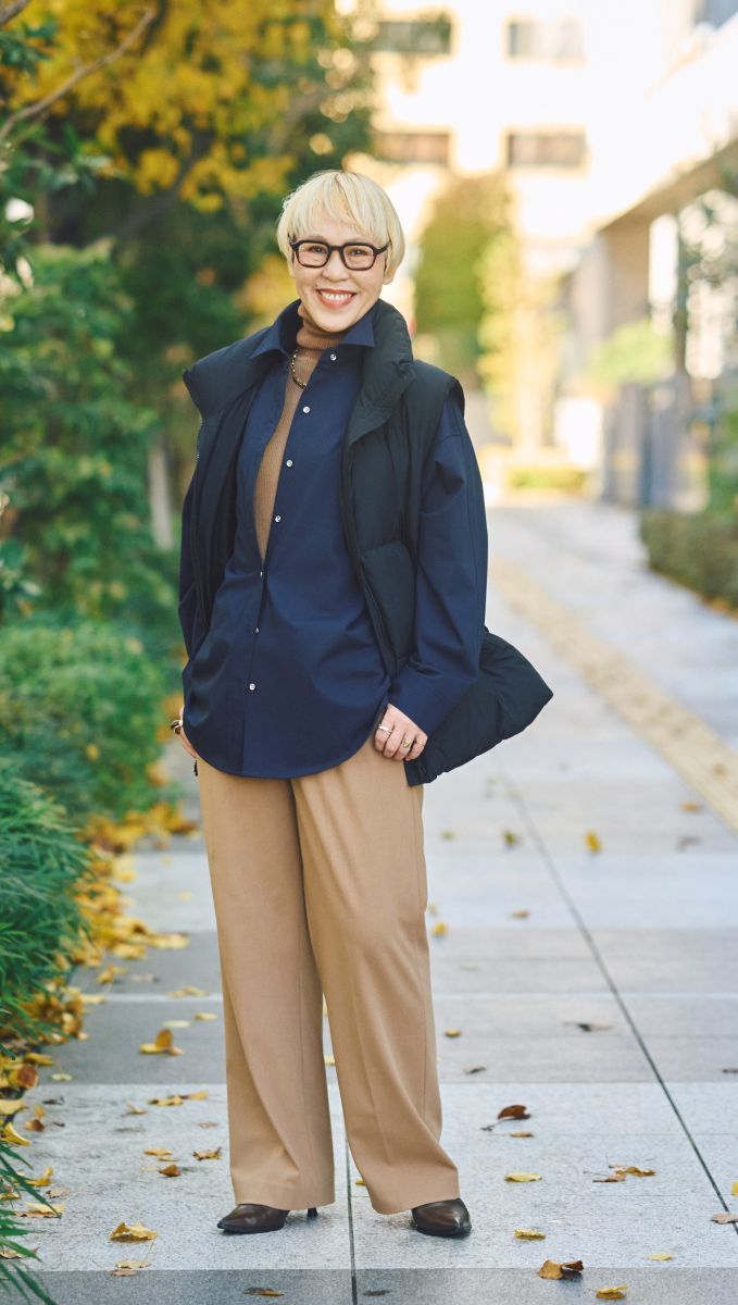 中綿ベストにシャツを合わせて