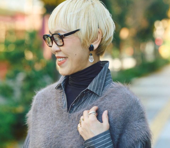 ベストとピンストライプシャツでメリハリ