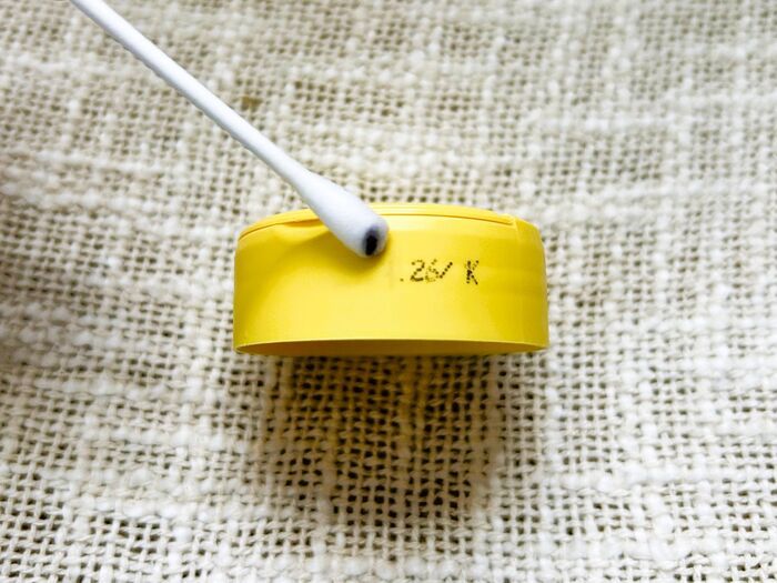 【粉チーズの空き容器】そのまま捨てないで！ラベルを剥がすと…万能ケースに早変わり♪