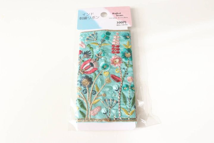 ダイソーのインド刺繍リボンのパッケージ