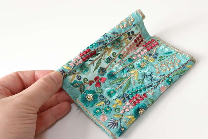 ダイソーのインド刺繍リボンでハンドメイド