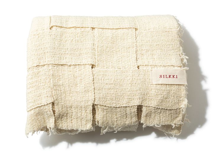 寒い冬を乗り越えられる贅沢なブランケットストール