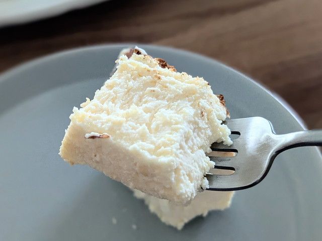 フォークですくったガトーフロマージュのなめらかな質感