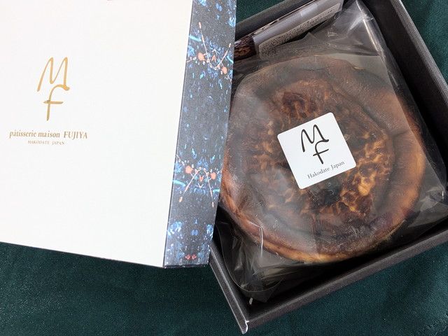 パティスリー メゾンフジヤ ハコダテ「ガトーフロマージュ」のパッケージ