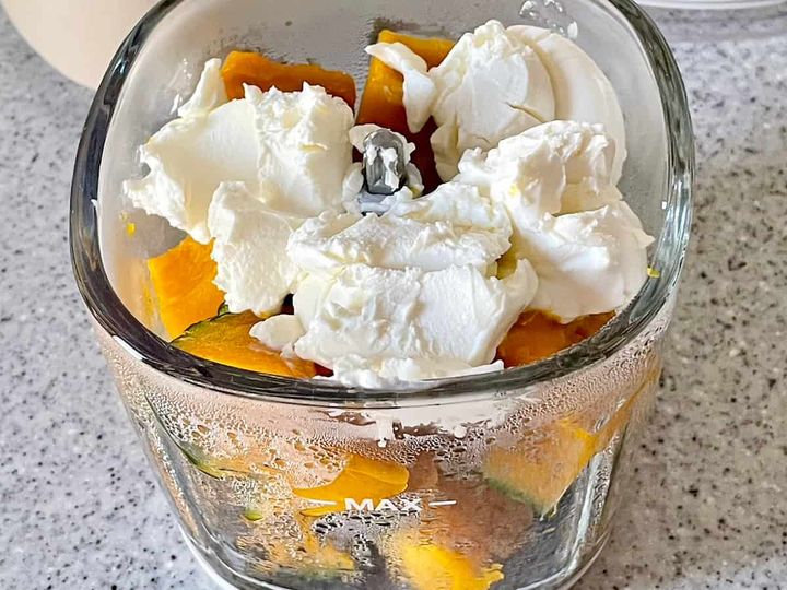 パンプキンクリームチーズの豆乳ヨーグルトパン