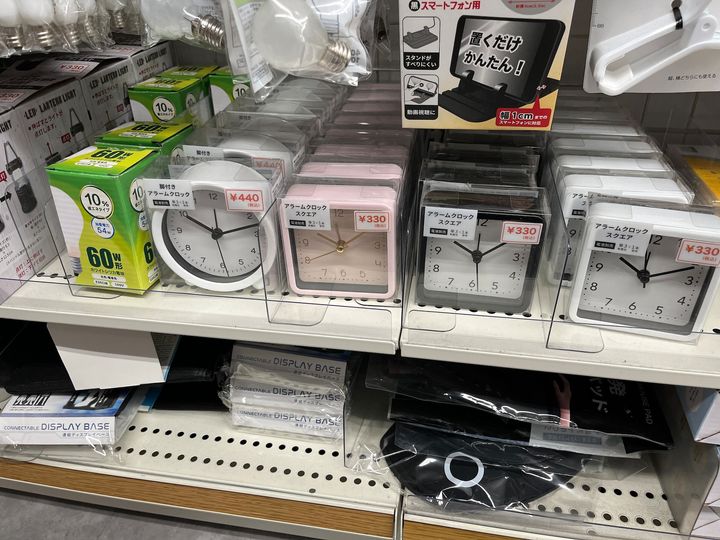 【100均】置き時計を5個買ってみた！ダイソー・セリア・キャン★ドゥの売り場を調査