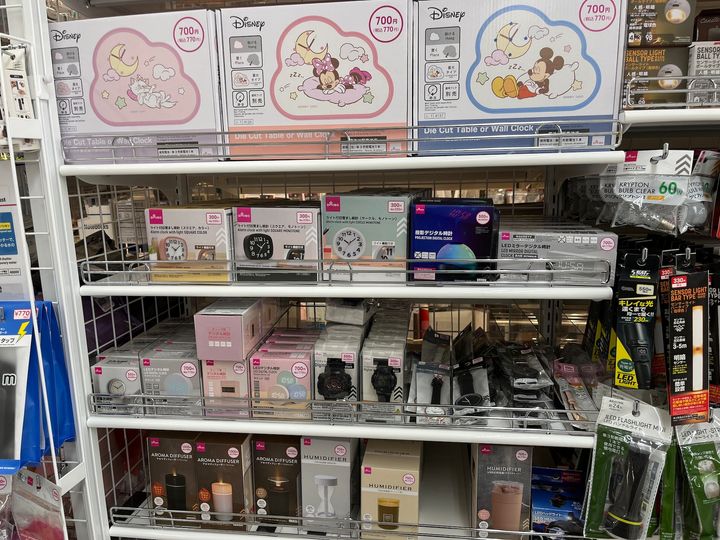 【100均】置き時計を5個買ってみた！ダイソー・セリア・キャン★ドゥの売り場を調査
