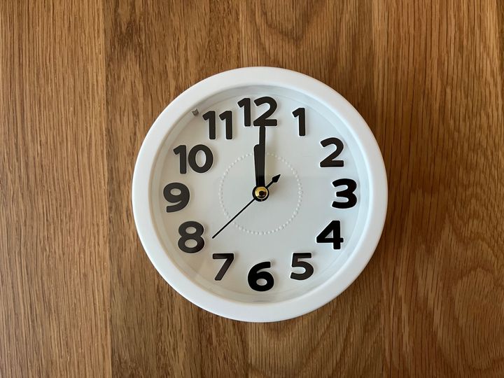 【100均】置き時計を5個買ってみた！ダイソー・セリア・キャン★ドゥの売り場を調査