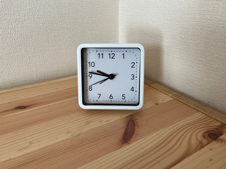 【100均】置き時計を5個買ってみた！ダイソー・セリア・キャン★ドゥの売り場を調査