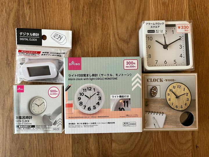 【100均】置き時計を5個買ってみた！ダイソー・セリア・キャン★ドゥの売り場を調査