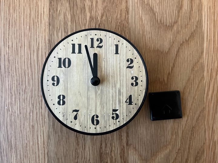 【100均】置き時計を5個買ってみた！ダイソー・セリア・キャン★ドゥの売り場を調査