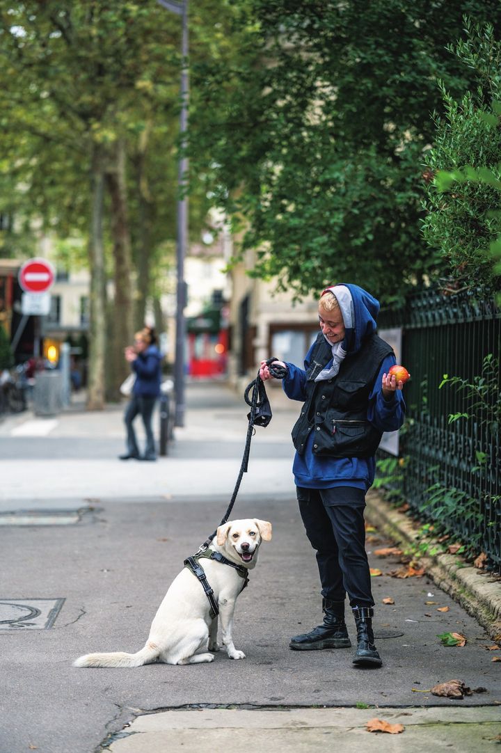 おしゃれも防寒どっちも大切！バラクラバ風巻きマフラーの上にフーディーをオン