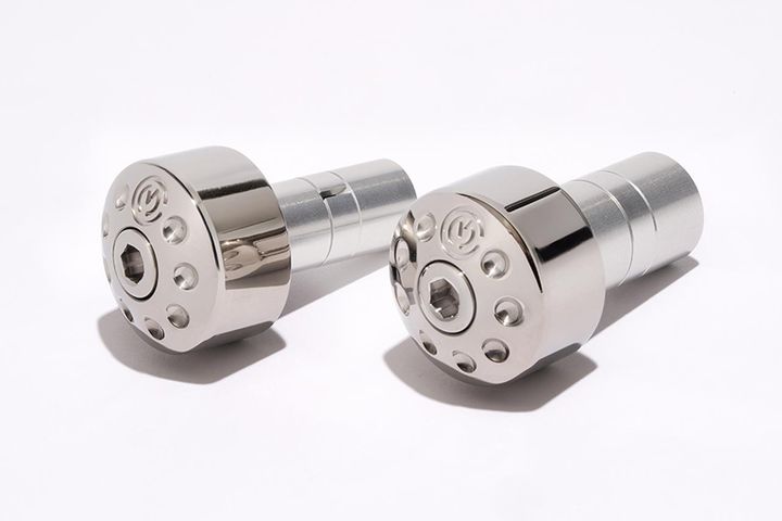 【カワサキ Z900RS】DBTデザインのチタンパーツでさりげなくドレスアップ【モトコルセ 好きだからこだわりたい】