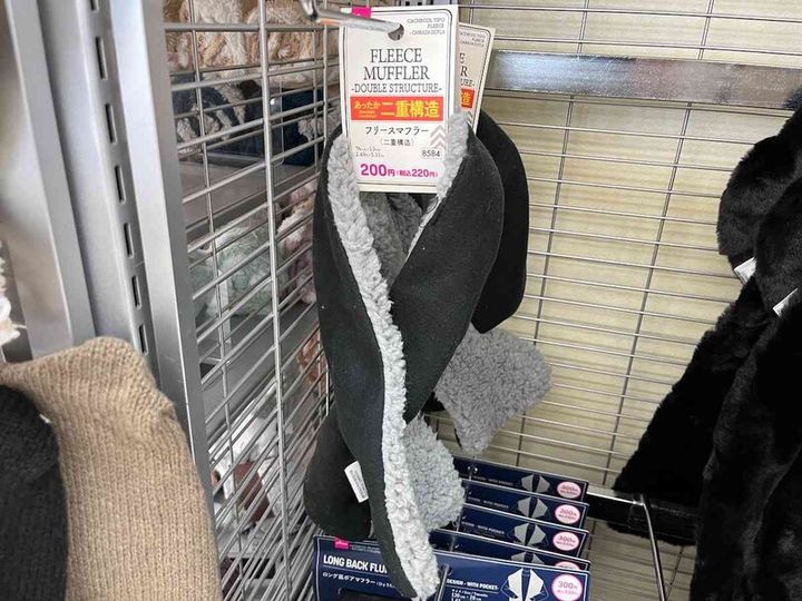 ダイソー「フリースマフラー（二重構造）」