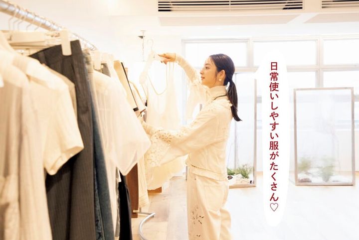 佐々木希さん「日常使いしやすい服がたくさん♡」