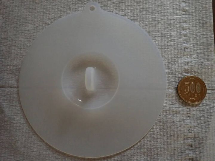 DAISO(ダイソー)：繰り返し使えて環境にやさしいシリコーン蓋 14cm