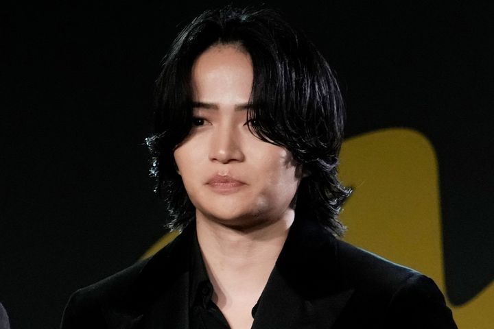 timeleszの菊池風磨さん（2025年10月15日、時事通信フォト）