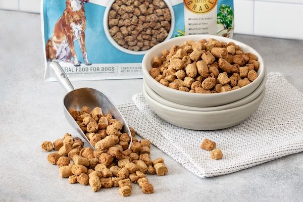 ヒューマングレードと認定されたドッグフード「オネストキッチン クランチ」がプレゼントキャンペーンを実施中