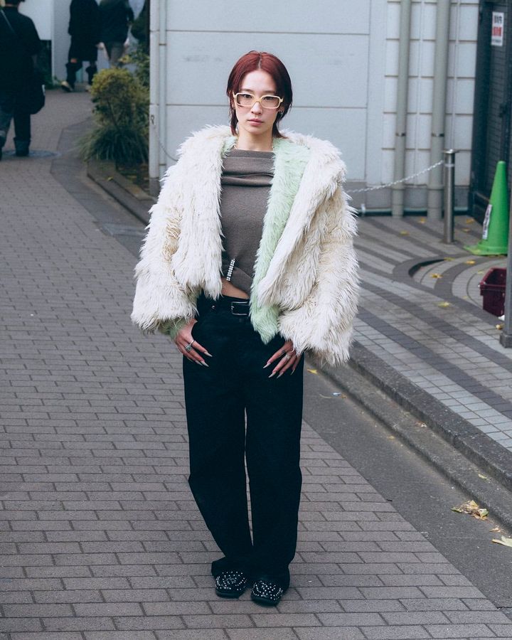 【スナップ】ファー×フェイクレザーの質感の掛け算が見どころ