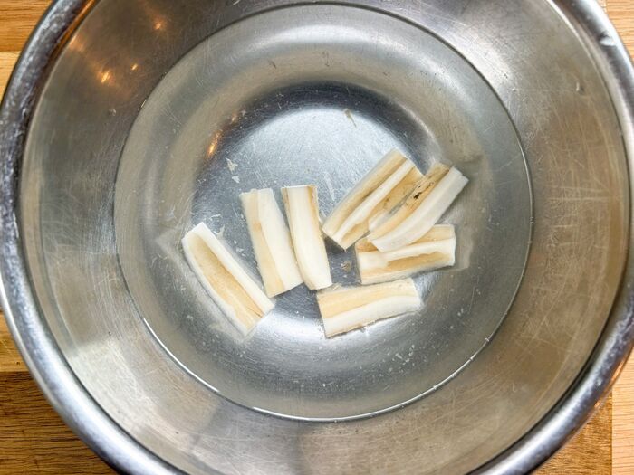 レンコンの穴が黒い…これって食べても大丈夫？正しい洗い方を調べてみた。